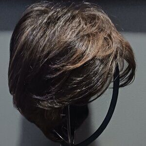 NWT Toni Brattin Stylishly Savvy Wig Medium Brown Plus Cap HF